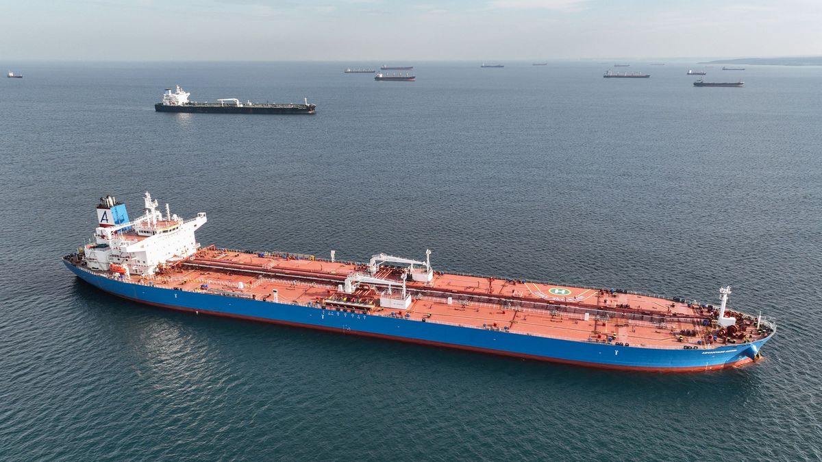 U Bosporu a Dardanel se kvůli novým požadavkům Turecka hromadí tankery